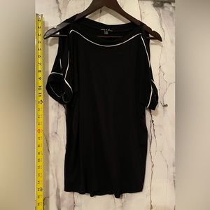 Cable & Gauge- Black and White Trimmed Short Split Sleeve Top, Size Medium